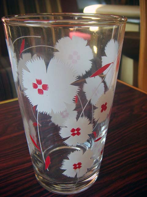 画像1: 花柄　白＆赤　コップ